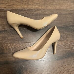 Kelly & Katie Nude Pumps 7.5